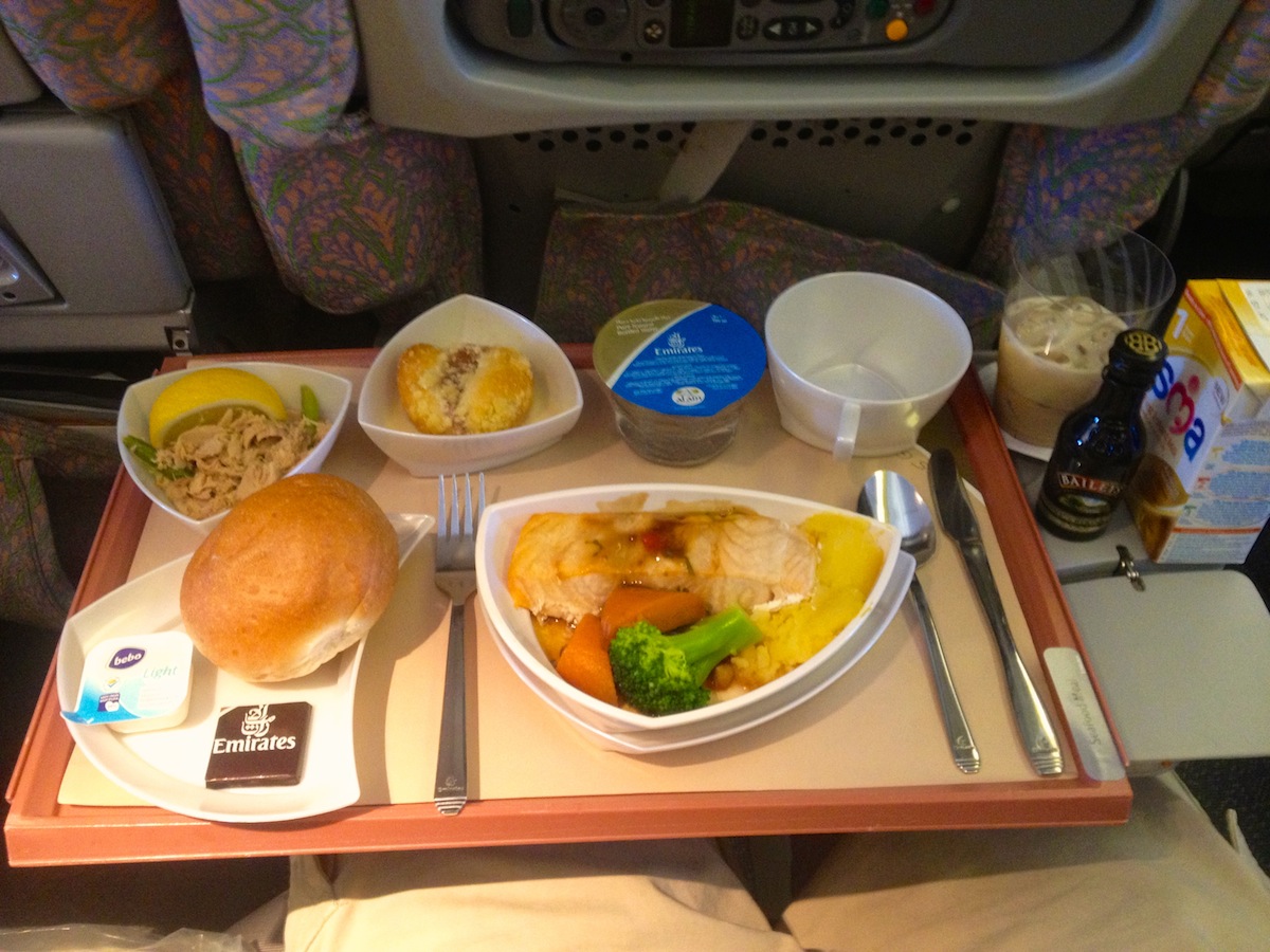 Обед из морепродуктов в эконом-классе на борту Emirates