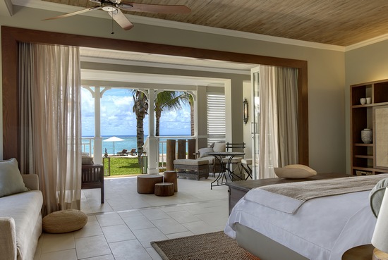 Отель St.Regis Mauritius Resort с выходом на пляж напротив One Eye