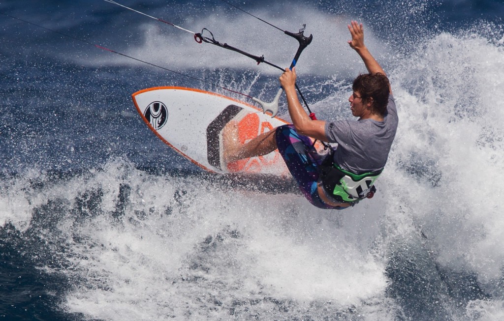Keahi use Cabrinha S-Quad for power surfing