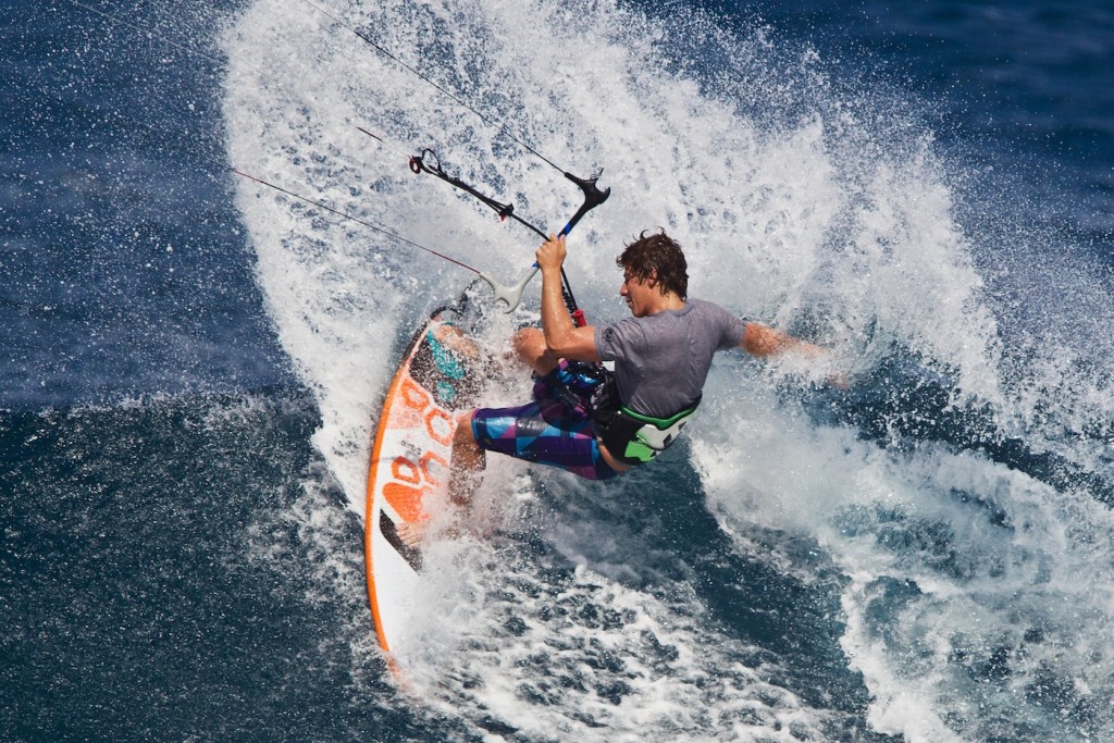 Keahi use S-Quad for power surfing
